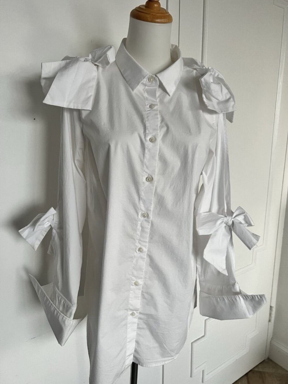 BANANA REPUBLIC Womens Size 14 Blouse White Shoulder & Sleeve Bows Cotton Cuffed